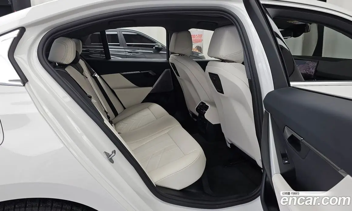 BMW 5 серия 2025 2.0 автомат (гидро), фото 18 BMW 5 серия 2025 2.0 автомат (гидро), фото 18