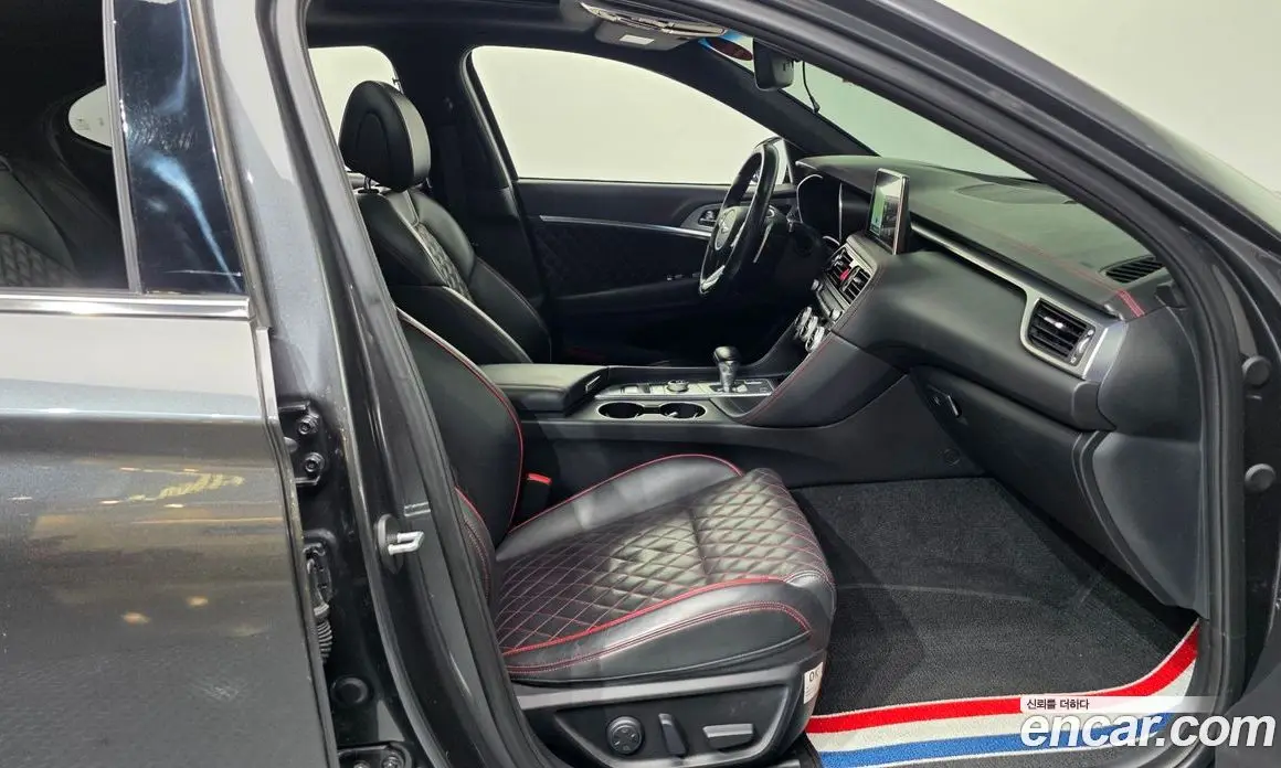 Genesis G70 2018 2.0 автомат (гидро), фото 17 Genesis G70 2018 2.0 автомат (гидро), фото 17