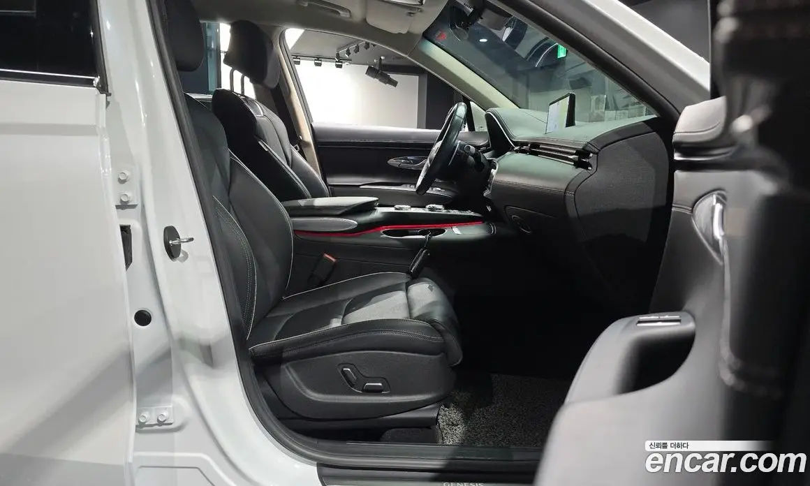 Genesis GV70 2021 2.5 автомат (гидро), фото 16 Genesis GV70 2021 2.5 автомат (гидро), фото 16