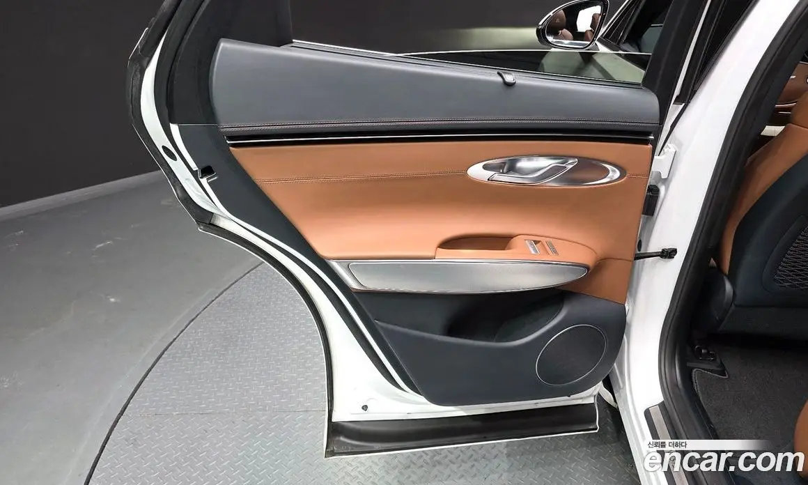 Genesis GV70 2021 2.5 автомат (гидро), фото 15 Genesis GV70 2021 2.5 автомат (гидро), фото 15