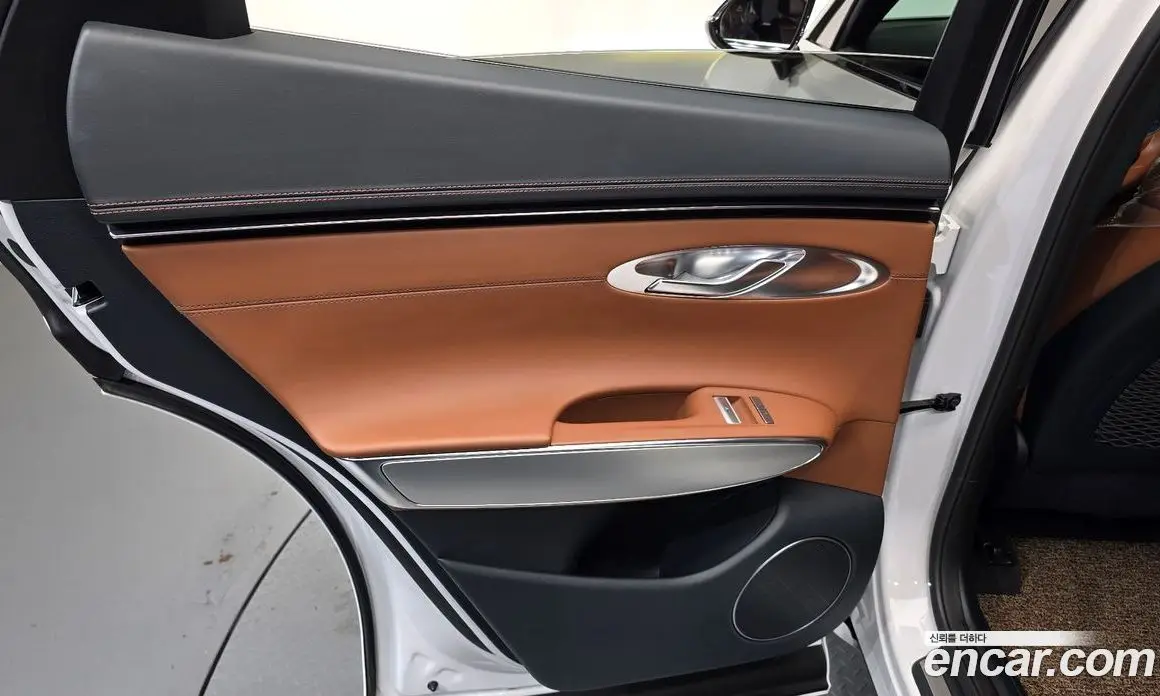 Genesis GV70 2023 2.5 автомат (гидро), фото 14 Genesis GV70 2023 2.5 автомат (гидро), фото 14