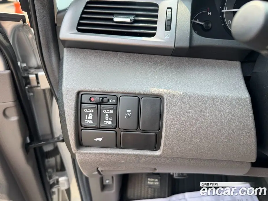 Honda Odyssey 2013 3.5 автомат (гидро), фото 14 Honda Odyssey 2013 3.5 автомат (гидро), фото 14