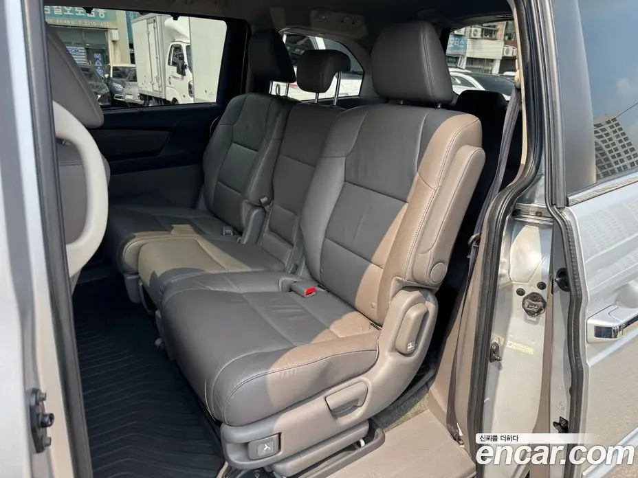 Honda Odyssey 2013 3.5 автомат (гидро), фото 18 Honda Odyssey 2013 3.5 автомат (гидро), фото 18