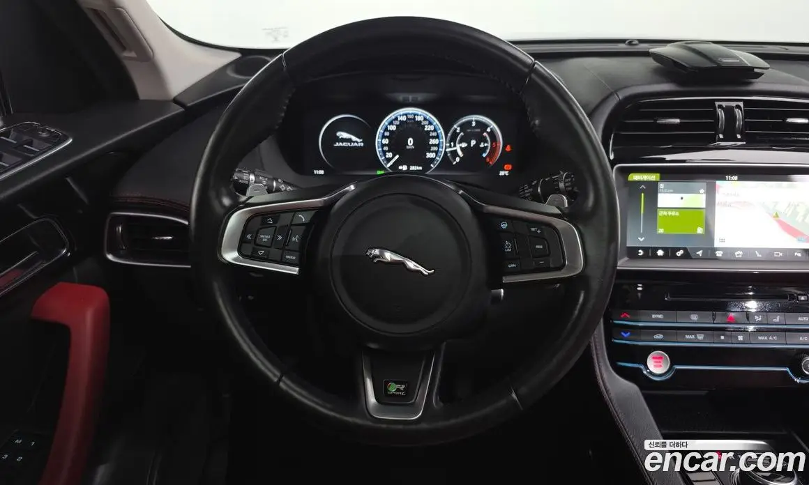 Jaguar F-Pace 2018 2.0 автомат (гидро), фото 13 Jaguar F-Pace 2018 2.0 автомат (гидро), фото 13