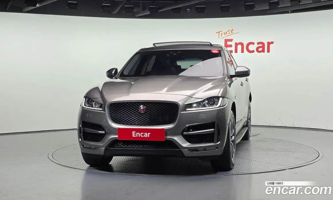 Jaguar F-Pace 2018 2.0 автомат (гидро), фото 3 Jaguar F-Pace 2018 2.0 автомат (гидро), фото 3