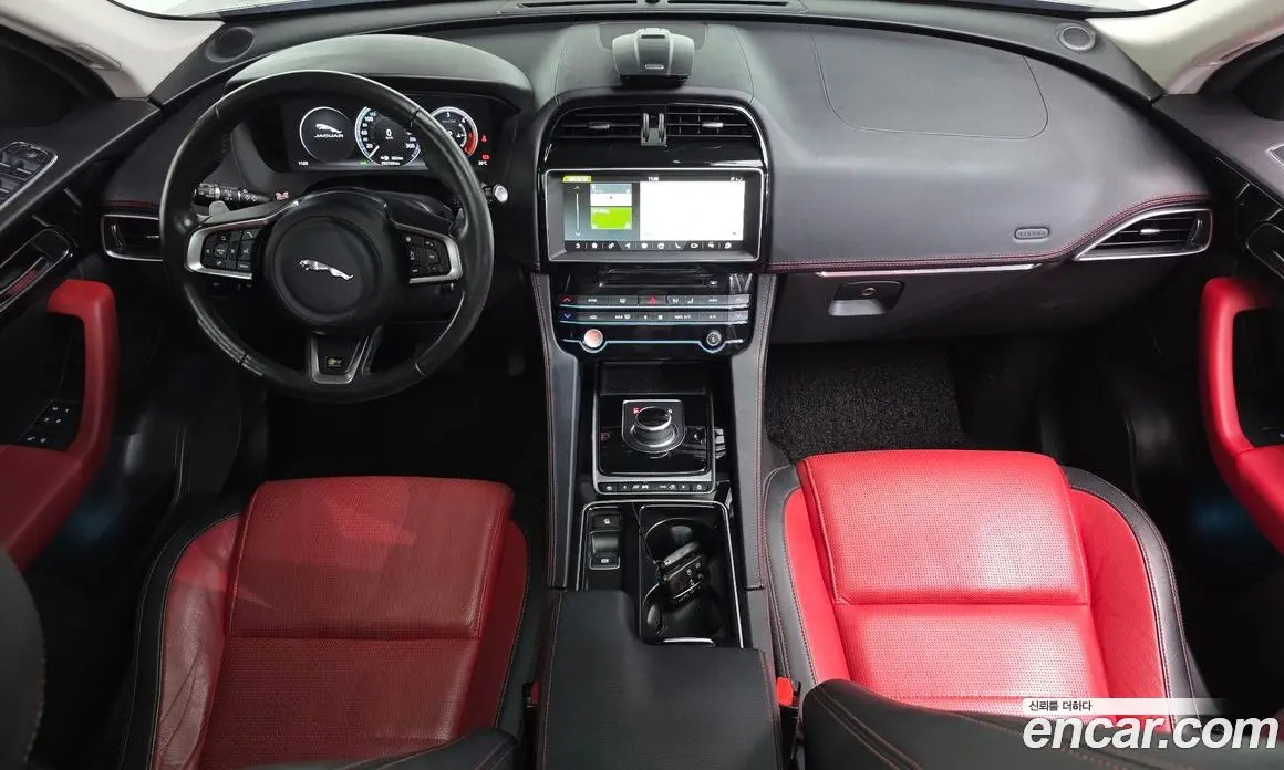Jaguar F-Pace 2018 2.0 автомат (гидро), фото 7 Jaguar F-Pace 2018 2.0 автомат (гидро), фото 7