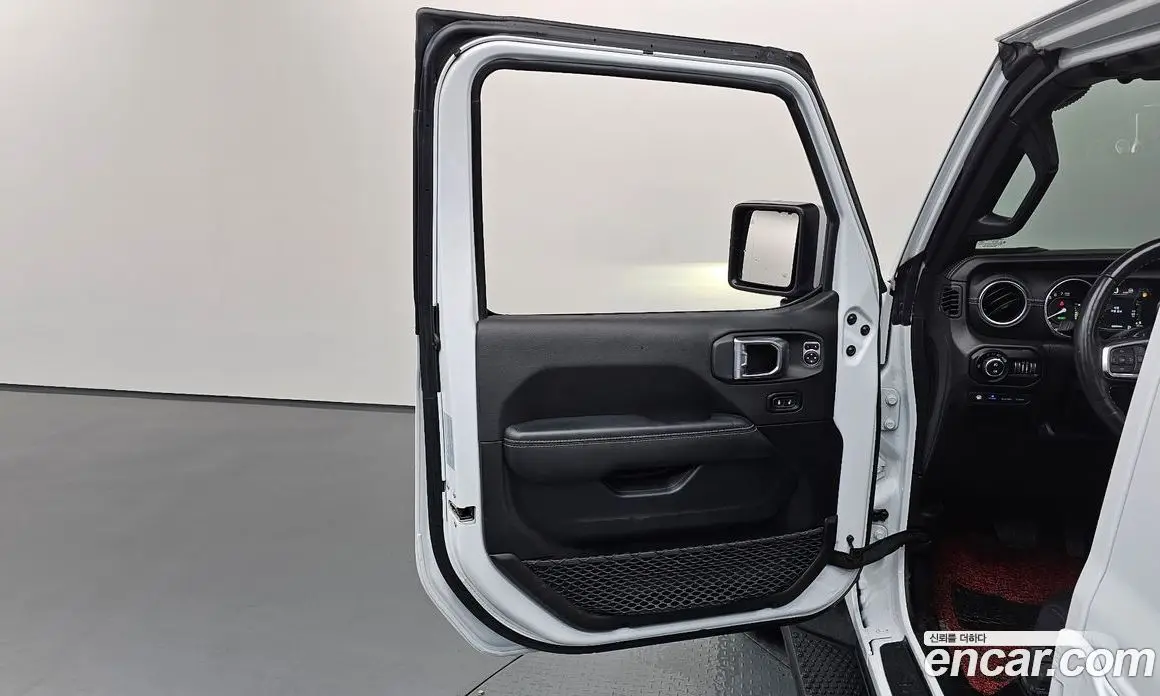 Jeep Wrangler 2022 2.0 автомат (гидро), фото 27 Jeep Wrangler 2022 2.0 автомат (гидро), фото 27
