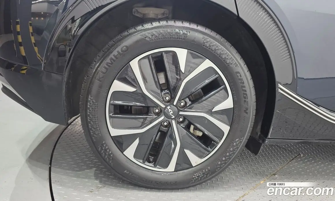 Kia EV6 2023 0.1 автомат (гидро), фото 5 Kia EV6 2023 0.1 автомат (гидро), фото 5