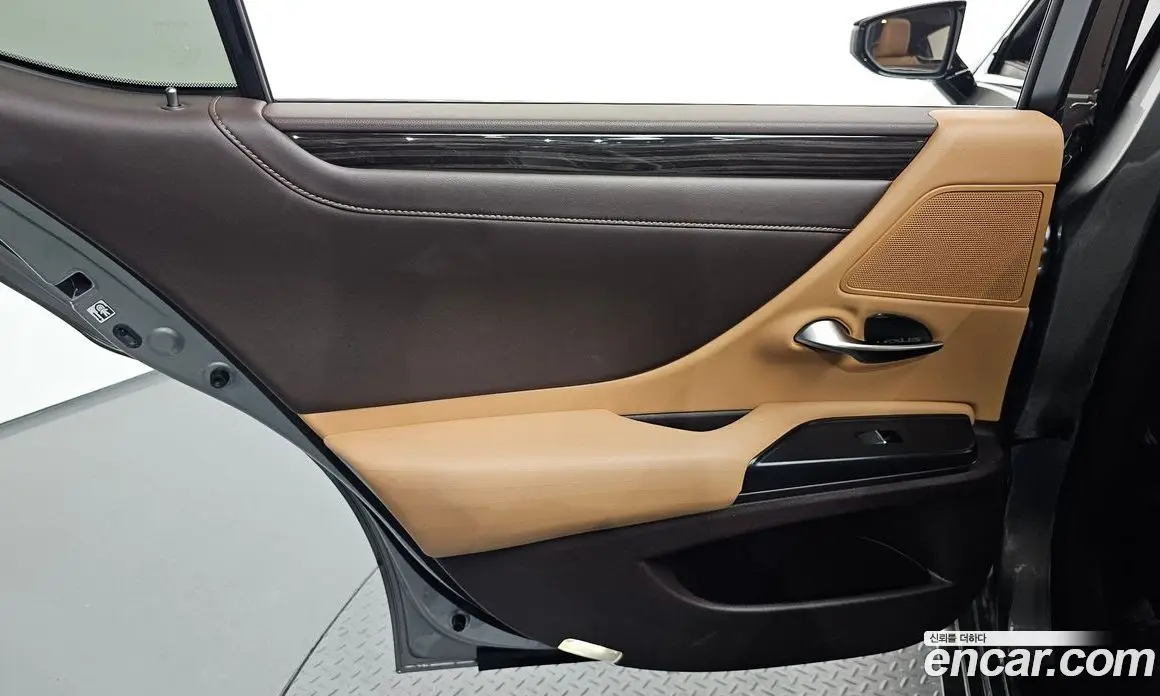 Lexus ES 2019 2.5 автомат (гидро), фото 15 Lexus ES 2019 2.5 автомат (гидро), фото 15