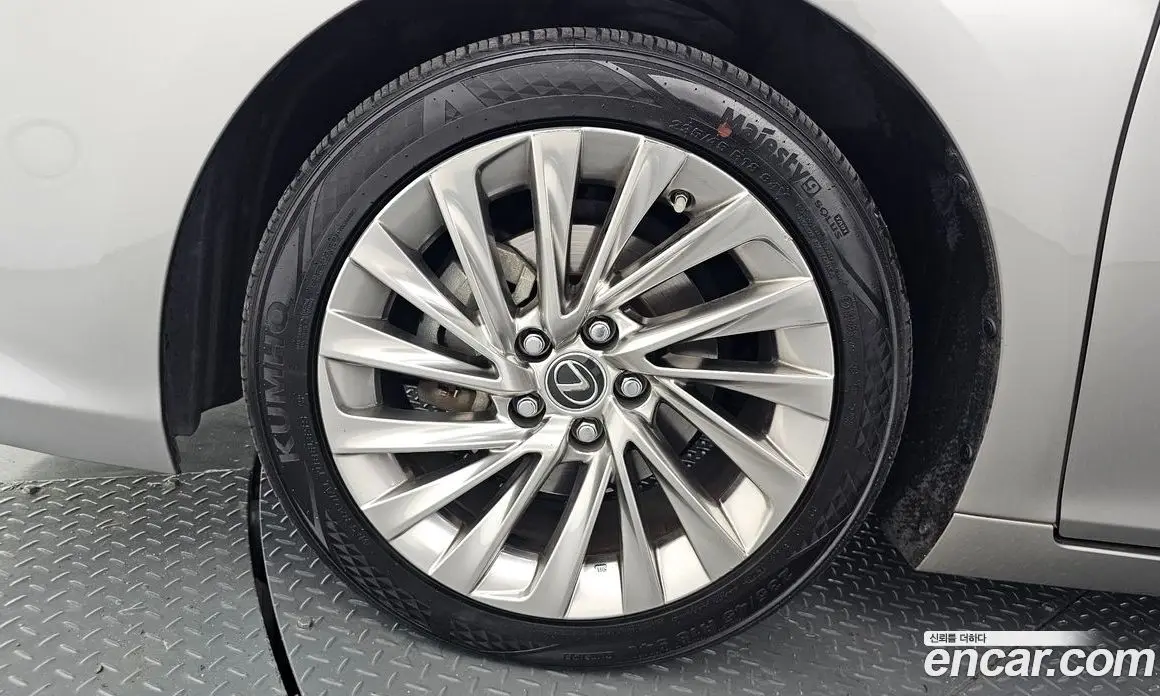 Lexus ES 2019 2.5 автомат (гидро), фото 5 Lexus ES 2019 2.5 автомат (гидро), фото 5