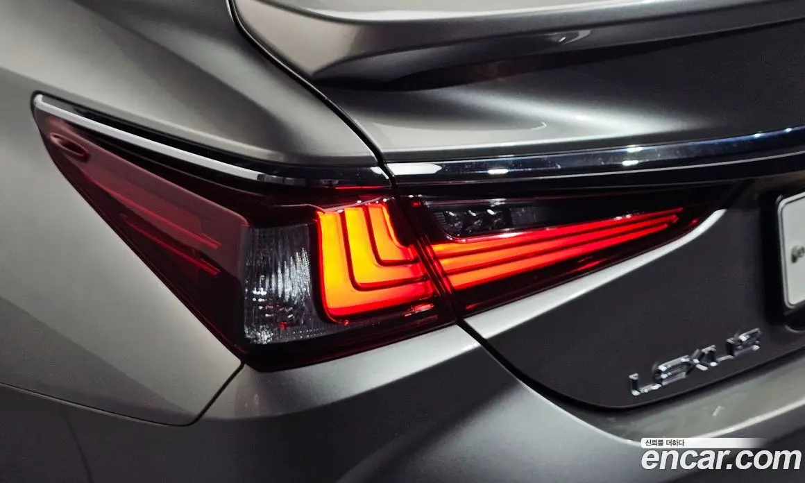 Lexus ES 2019 2.5 автомат (гидро), фото 9 Lexus ES 2019 2.5 автомат (гидро), фото 9