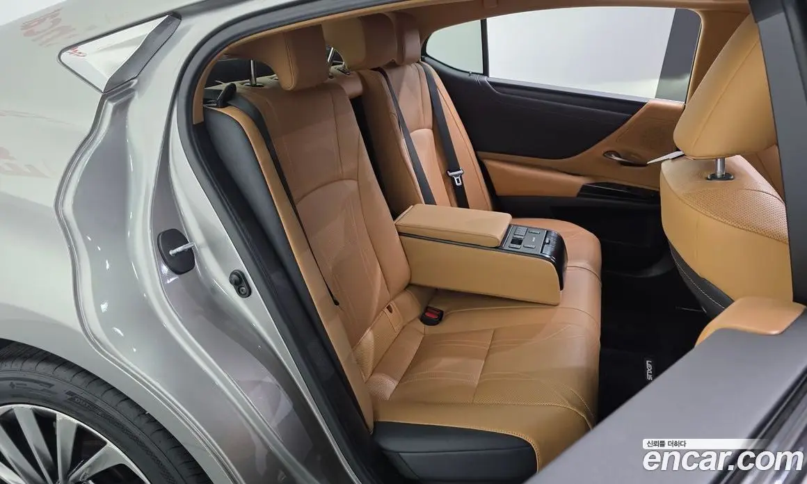 Lexus ES 2021 2.5 автомат (гидро), фото 18 Lexus ES 2021 2.5 автомат (гидро), фото 18