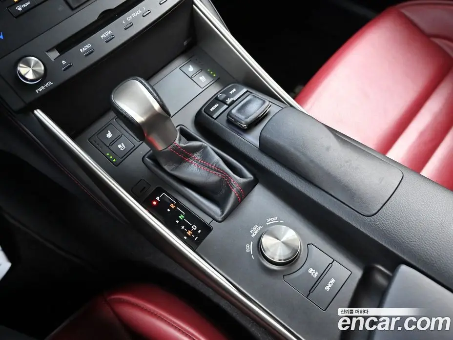 Lexus IS 2016 2.0 автомат (гидро), фото 9 Lexus IS 2016 2.0 автомат (гидро), фото 9