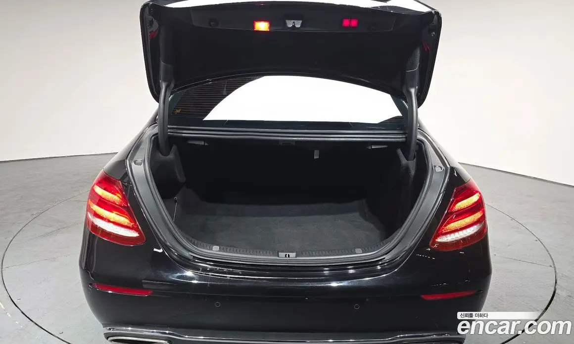 Mercedes-Benz E-Class 2018 2.0 автомат (гидро), фото 19 Mercedes-Benz E-Class 2018 2.0 автомат (гидро), фото 19