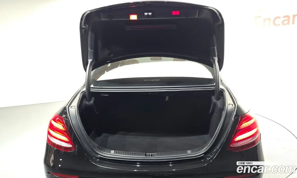 Mercedes-Benz E-Class 2018 2.0 автомат (гидро), фото 23 Mercedes-Benz E-Class 2018 2.0 автомат (гидро), фото 23