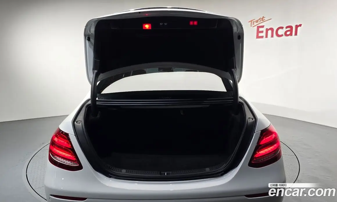Mercedes-Benz E-Class 2018 2.0 автомат (гидро), фото 25 Mercedes-Benz E-Class 2018 2.0 автомат (гидро), фото 25