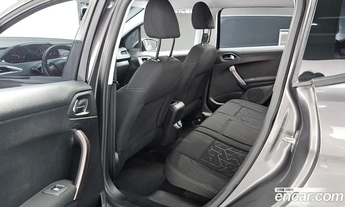 Peugeot 2008 2015 1.6 автомат (гидро), фото 11 Peugeot 2008 2015 1.6 автомат (гидро), фото 11