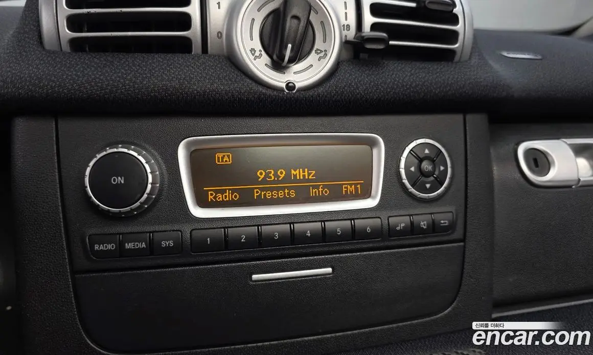 Smart Fortwo 2014 1.0 автомат (гидро), фото 14 Smart Fortwo 2014 1.0 автомат (гидро), фото 14