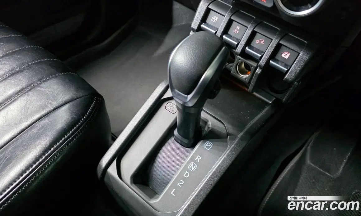 Suzuki Jimny 2024 1.5 автомат (гидро), фото 9
