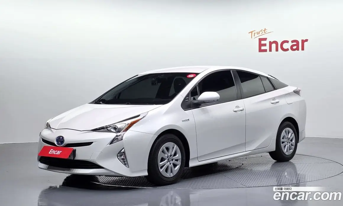 Toyota Prius 2016 1.8 автомат (гидро), фото 1 Toyota Prius 2016 1.8 автомат (гидро), фото 1