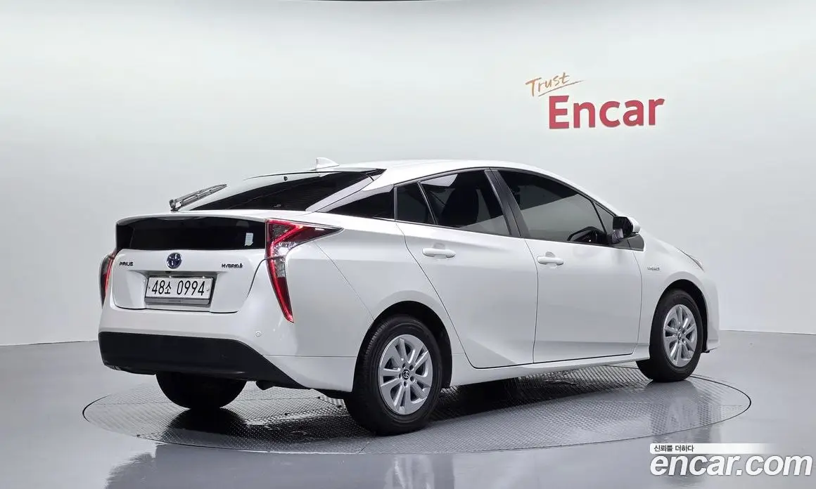 Toyota Prius 2016 1.8 автомат (гидро), фото 2 Toyota Prius 2016 1.8 автомат (гидро), фото 2