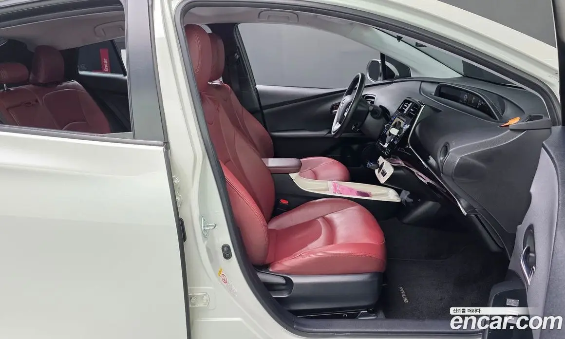 Toyota Prius 2016 1.8 автомат (гидро), фото 11 Toyota Prius 2016 1.8 автомат (гидро), фото 11