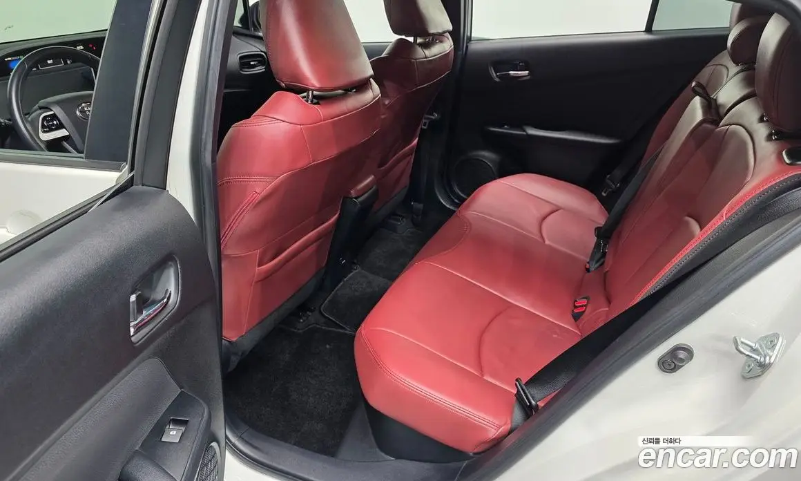 Toyota Prius 2016 1.8 автомат (гидро), фото 12 Toyota Prius 2016 1.8 автомат (гидро), фото 12