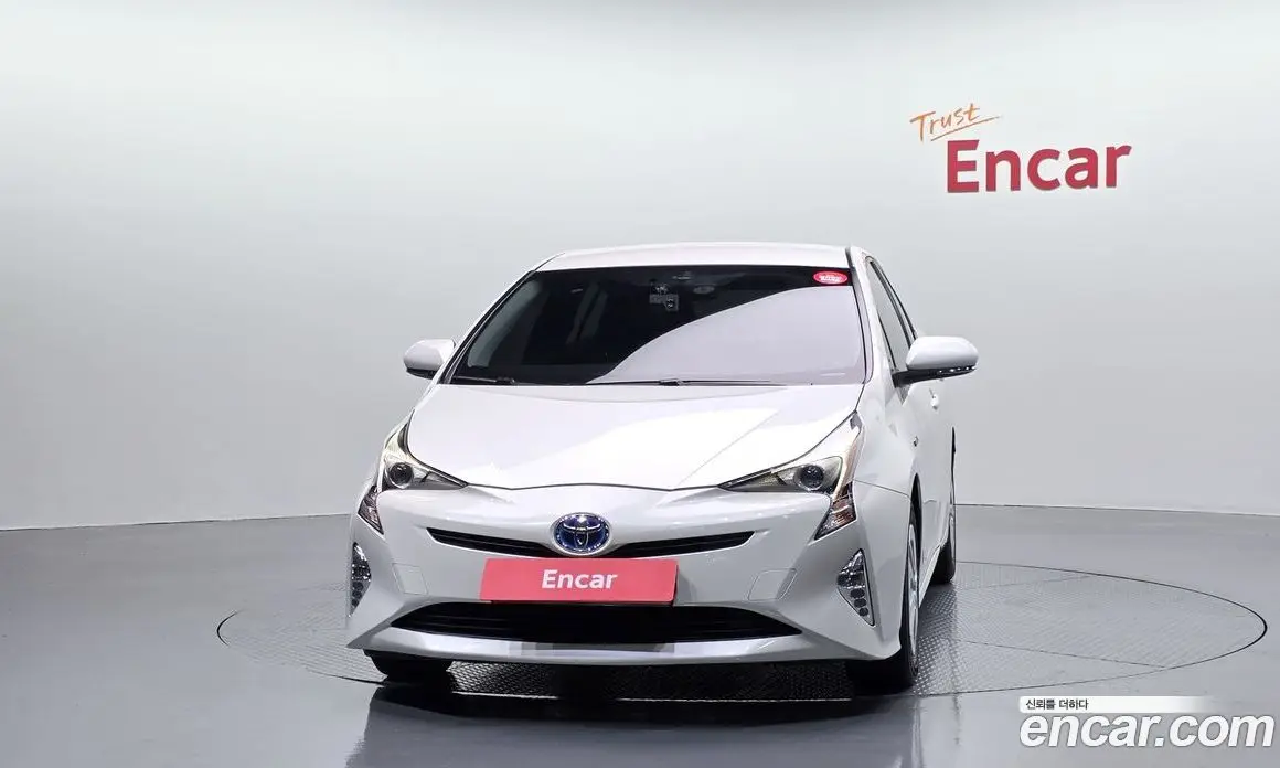 Toyota Prius 2016 1.8 автомат (гидро), фото 3 Toyota Prius 2016 1.8 автомат (гидро), фото 3
