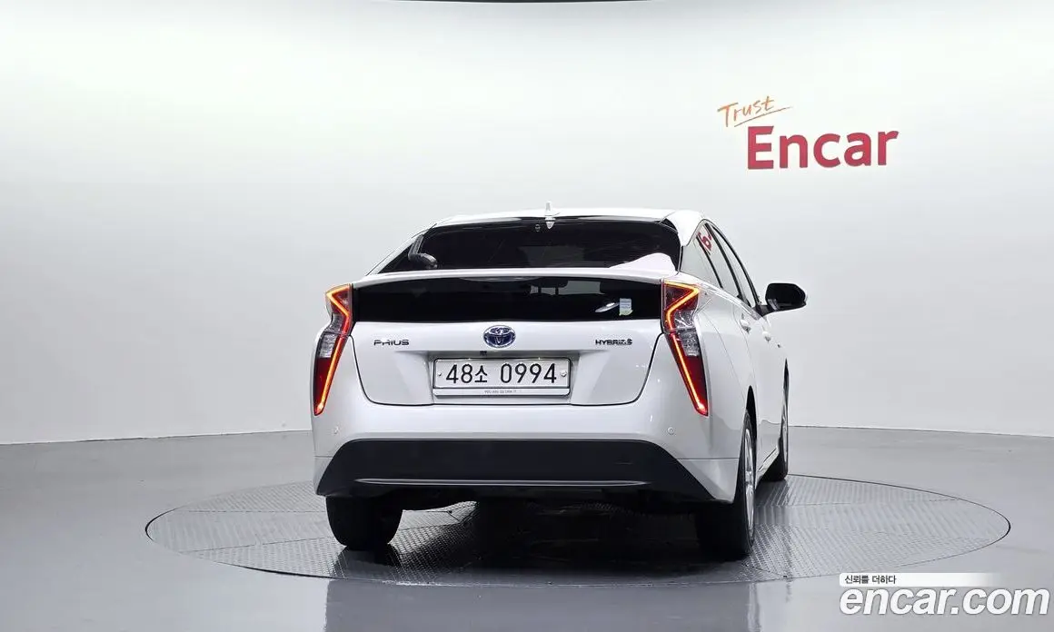 Toyota Prius 2016 1.8 автомат (гидро), фото 4 Toyota Prius 2016 1.8 автомат (гидро), фото 4