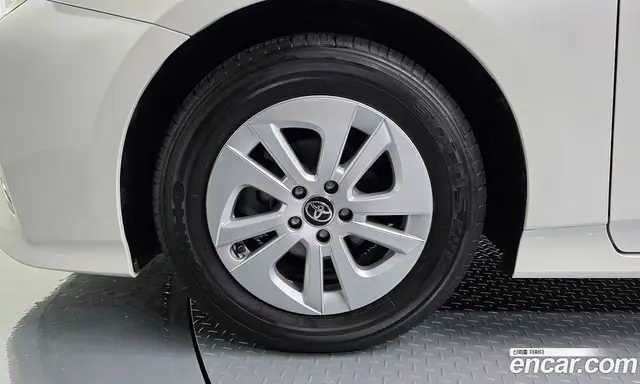 Toyota Prius 2016 1.8 автомат (гидро), миниатюра 5 Toyota Prius 2016 1.8 автомат (гидро), миниатюра 5