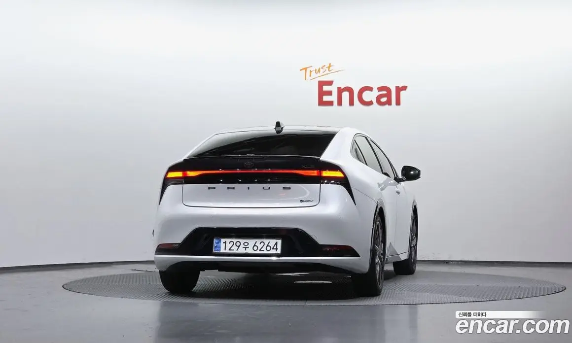 Toyota Prius 2023 2.0 автомат (гидро), фото 4 Toyota Prius 2023 2.0 автомат (гидро), фото 4