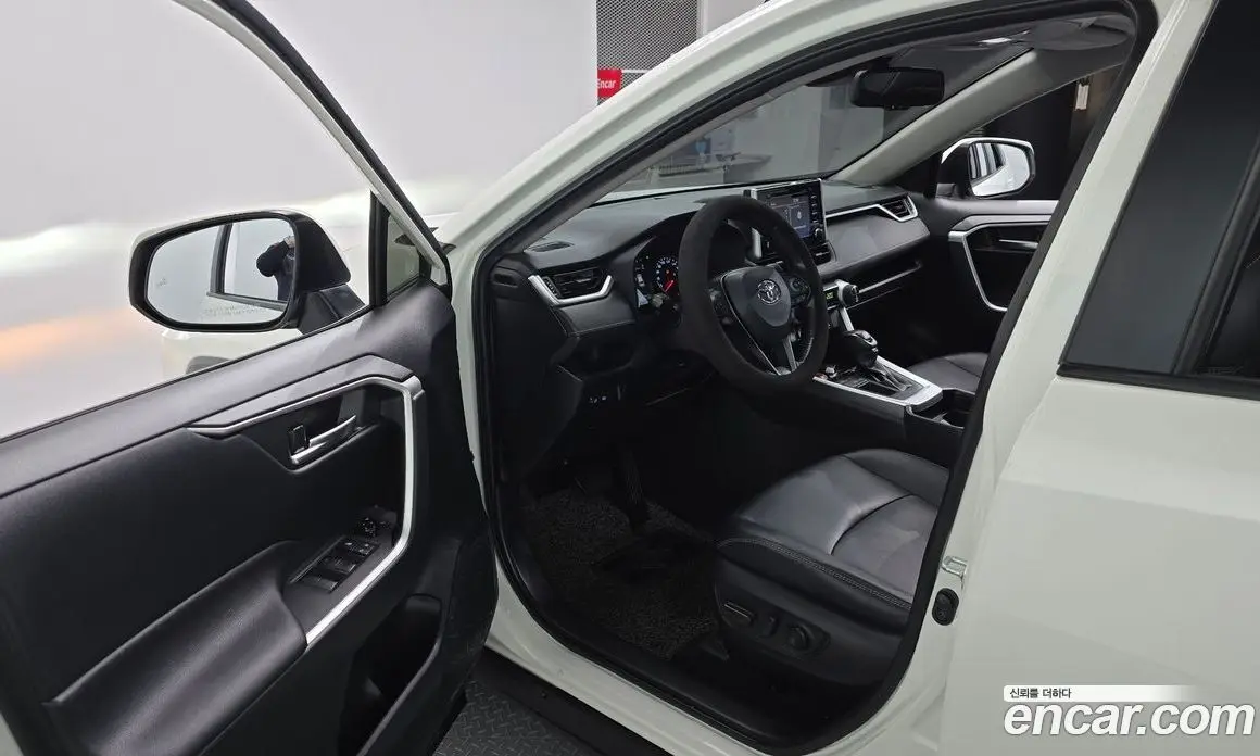 Toyota RAV4 2019 2.5 автомат (гидро), фото 13 Toyota RAV4 2019 2.5 автомат (гидро), фото 13