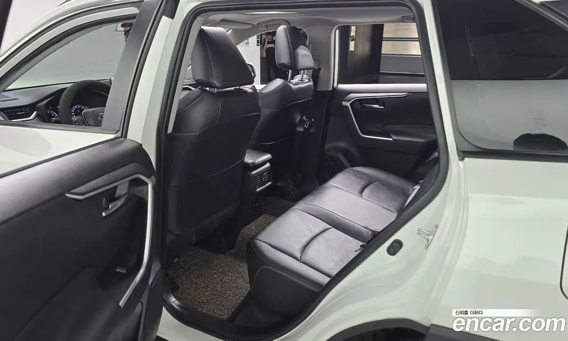 Toyota RAV4 2019 2.5 автомат (гидро), фото 16 Toyota RAV4 2019 2.5 автомат (гидро), фото 16