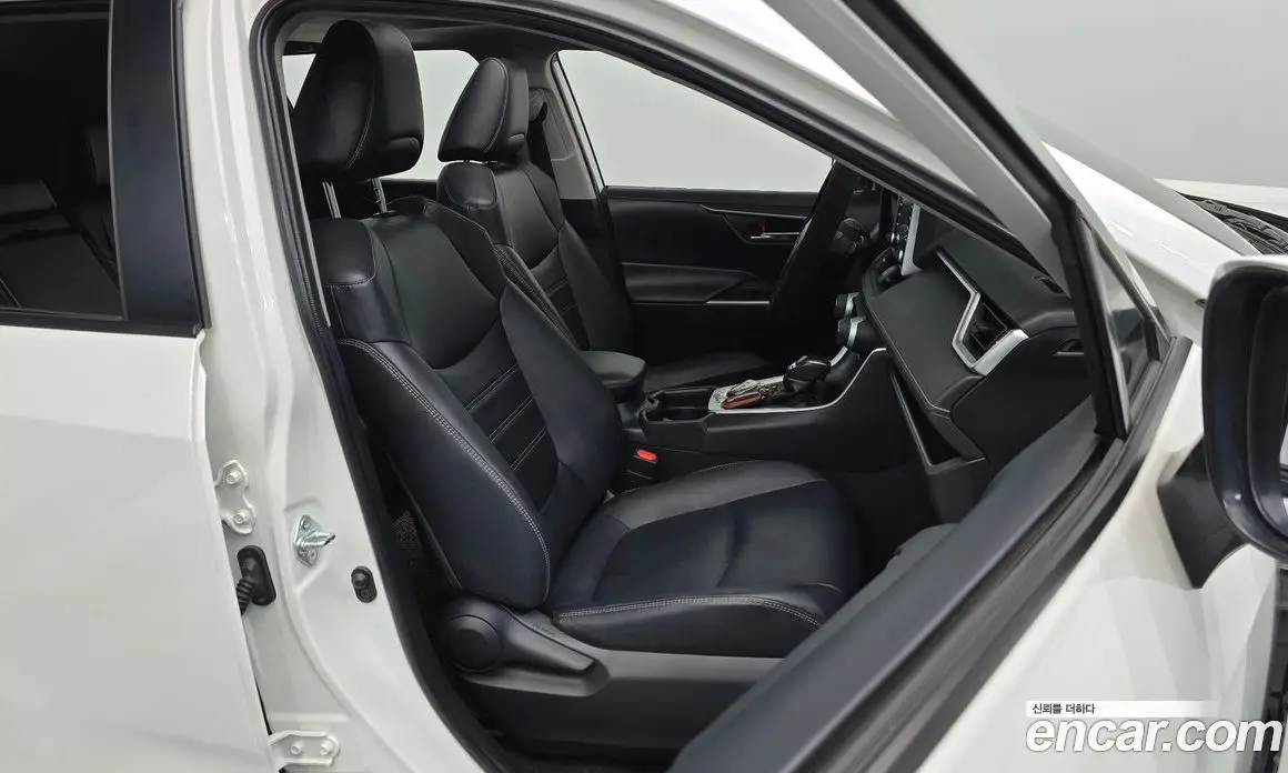 Toyota RAV4 2019 2.5 автомат (гидро), фото 17 Toyota RAV4 2019 2.5 автомат (гидро), фото 17