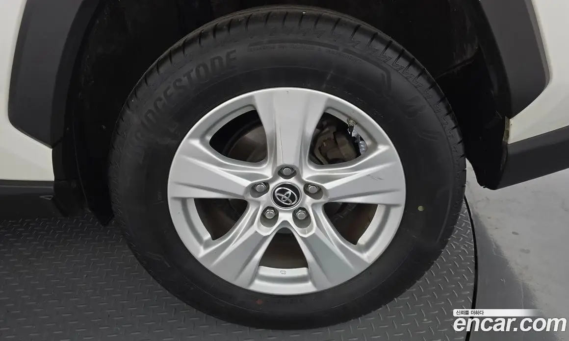 Toyota RAV4 2019 2.5 автомат (гидро), фото 7 Toyota RAV4 2019 2.5 автомат (гидро), фото 7