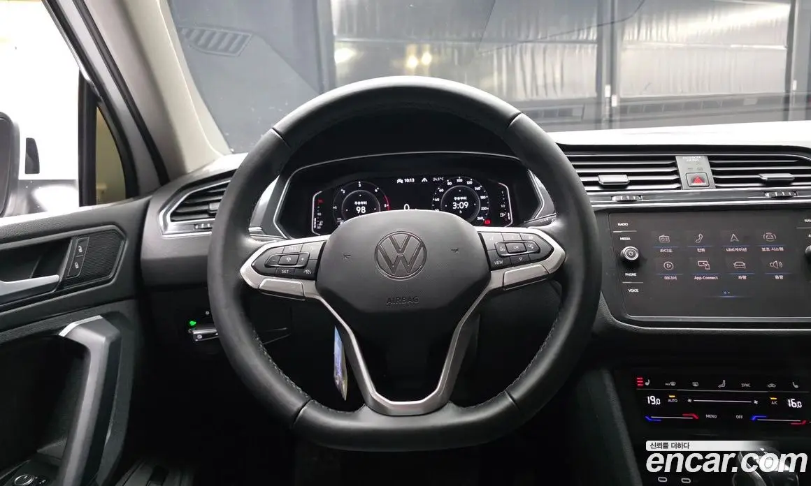Volkswagen Tiguan 2022 2.0 автомат (гидро), фото 13 Volkswagen Tiguan 2022 2.0 автомат (гидро), фото 13