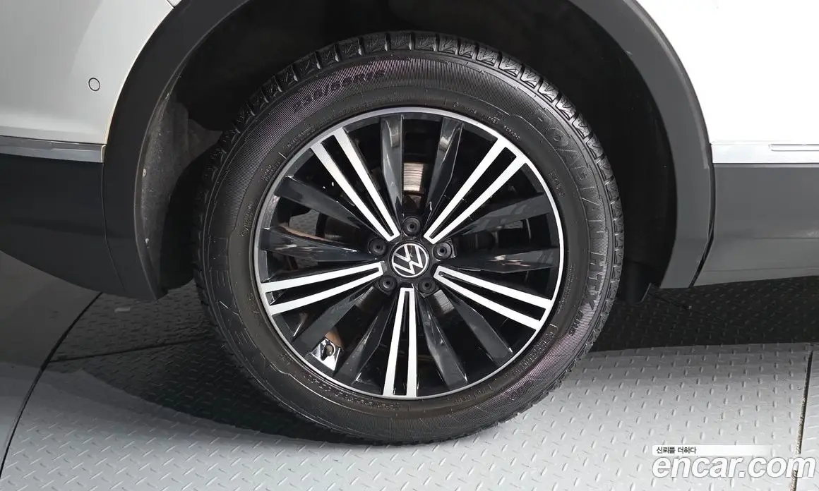 Volkswagen Tiguan 2022 2.0 автомат (гидро), фото 5 Volkswagen Tiguan 2022 2.0 автомат (гидро), фото 5