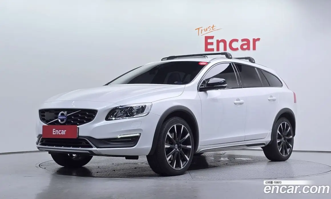 Volvo V60 2017 2.0 автомат (гидро), фото 1 Volvo V60 2017 2.0 автомат (гидро), фото 1