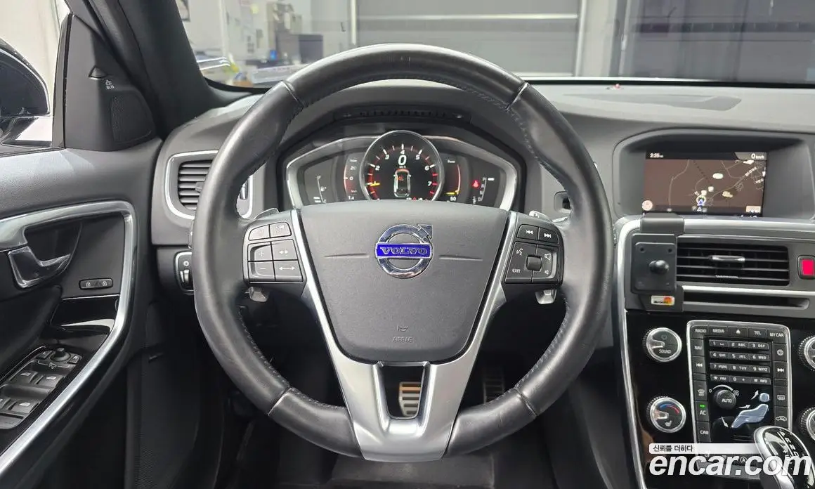 Volvo V60 2017 2.0 автомат (гидро), фото 13 Volvo V60 2017 2.0 автомат (гидро), фото 13