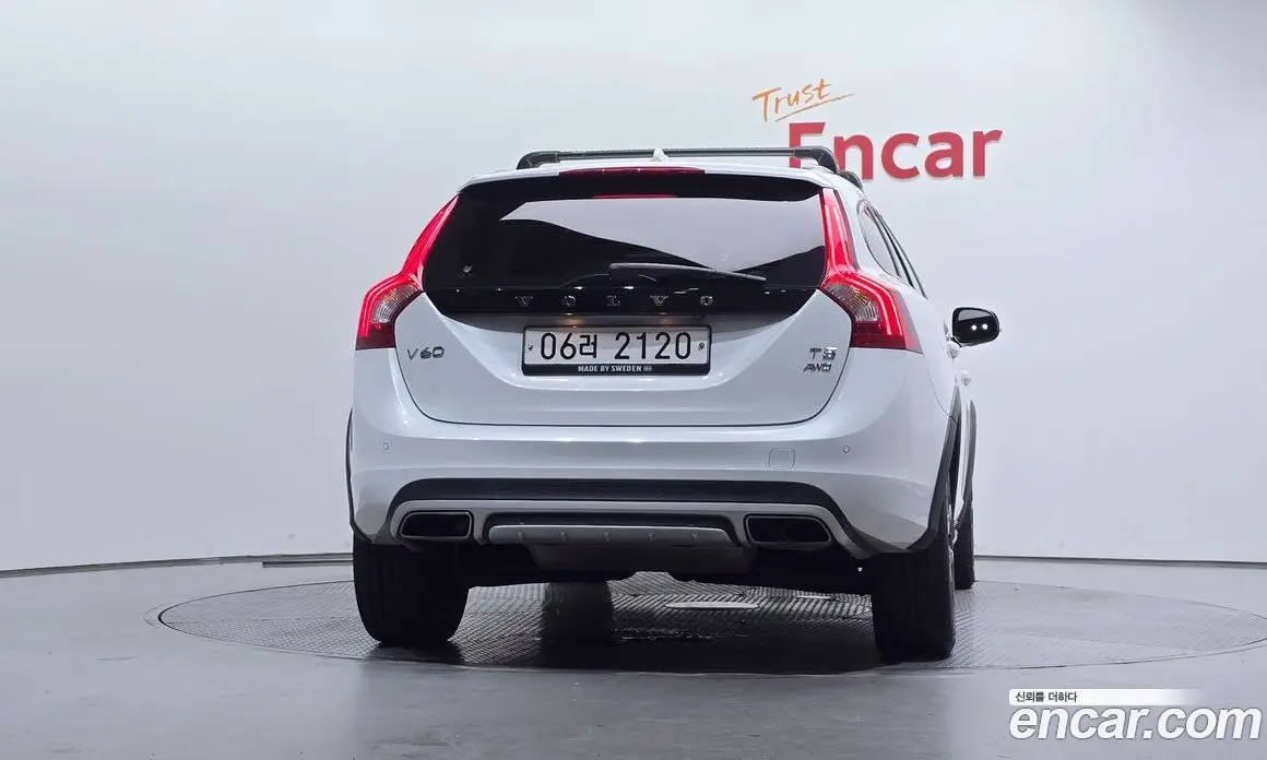 Volvo V60 2017 2.0 автомат (гидро), фото 4 Volvo V60 2017 2.0 автомат (гидро), фото 4