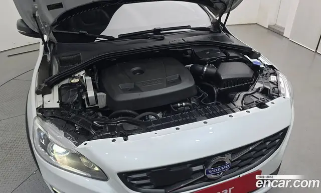 Volvo V60 2017 2.0 автомат (гидро), миниатюра 6 Volvo V60 2017 2.0 автомат (гидро), миниатюра 6