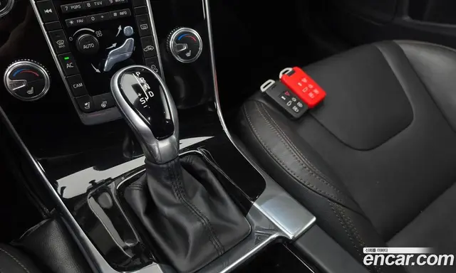 Volvo V60 2017 2.0 автомат (гидро), миниатюра 9 Volvo V60 2017 2.0 автомат (гидро), миниатюра 9