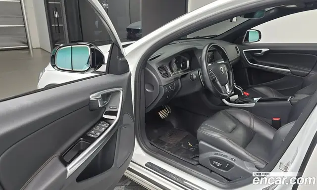 Volvo V60 2017 2.0 автомат (гидро), миниатюра 10 Volvo V60 2017 2.0 автомат (гидро), миниатюра 10