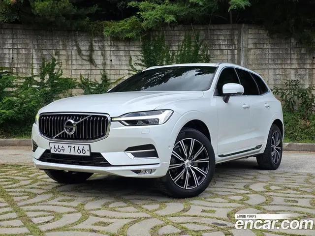 Volvo XC60 2019 2.0 автомат (гидро), миниатюра 1 Volvo XC60 2019 2.0 автомат (гидро), миниатюра 1