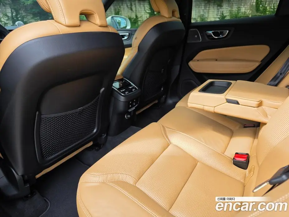 Volvo XC60 2019 2.0 автомат (гидро), фото 12 Volvo XC60 2019 2.0 автомат (гидро), фото 12