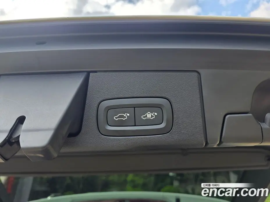 Volvo XC60 2019 2.0 автомат (гидро), фото 15 Volvo XC60 2019 2.0 автомат (гидро), фото 15