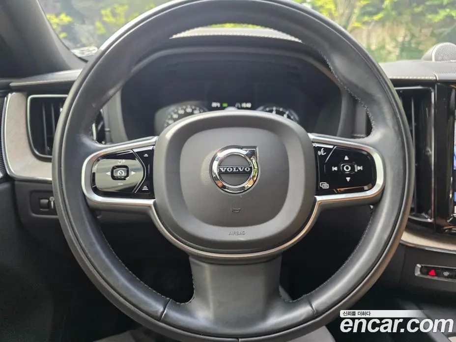 Volvo XC60 2019 2.0 автомат (гидро), фото 17 Volvo XC60 2019 2.0 автомат (гидро), фото 17