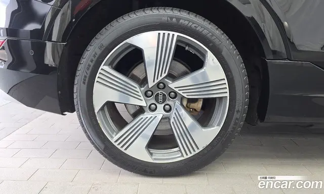 Audi e-tron 2021 0.2 автомат (гидро), миниатюра 5 Audi e-tron 2021 0.2 автомат (гидро), миниатюра 5