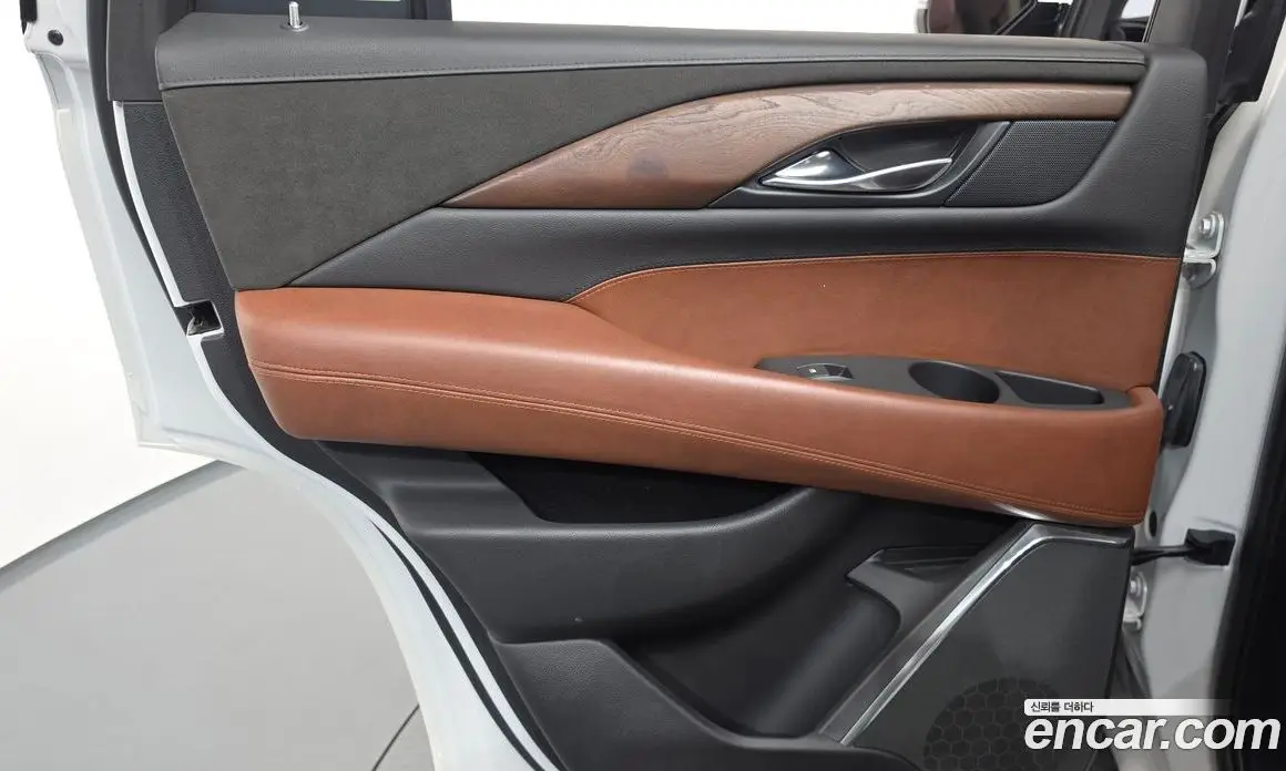 Cadillac Escalade 2018 6.2 автомат (гидро), фото 15 Cadillac Escalade 2018 6.2 автомат (гидро), фото 15