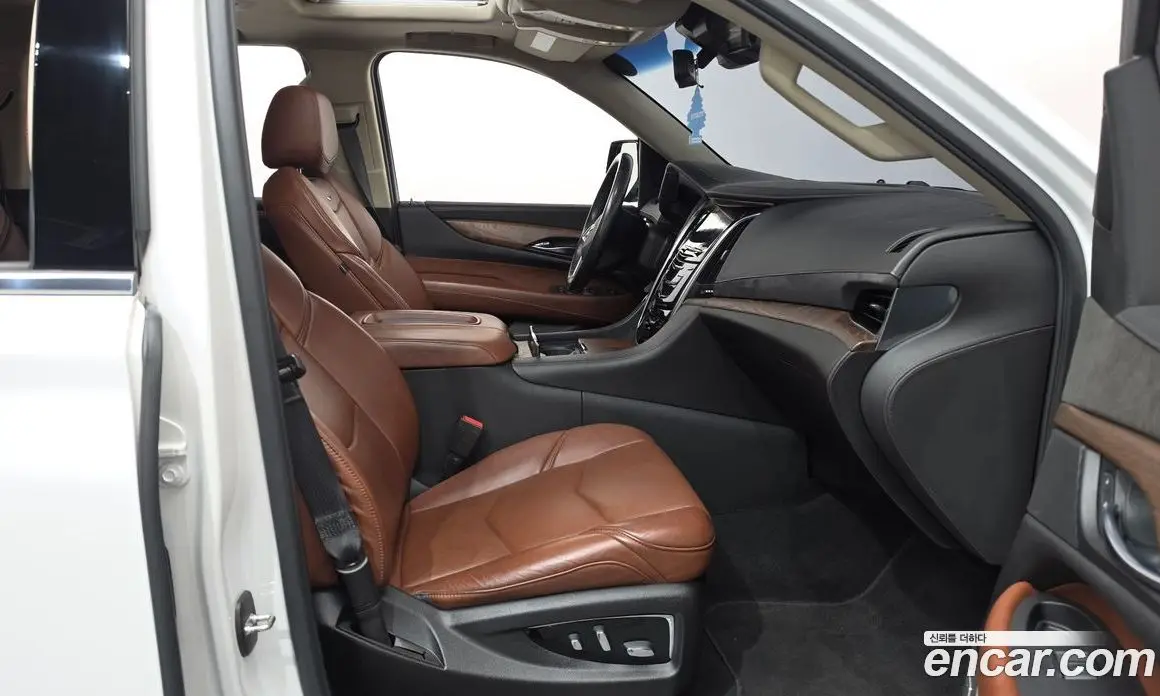 Cadillac Escalade 2018 6.2 автомат (гидро), фото 16 Cadillac Escalade 2018 6.2 автомат (гидро), фото 16